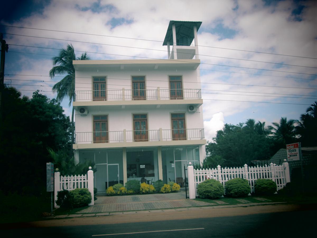 Hotel Kiyara Dambulla Esterno foto